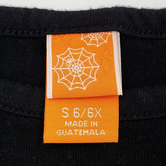 Black Halloween “Trick or Treat” Novelty T-Shirt – Size S 6 Child - Picture 3 of 4